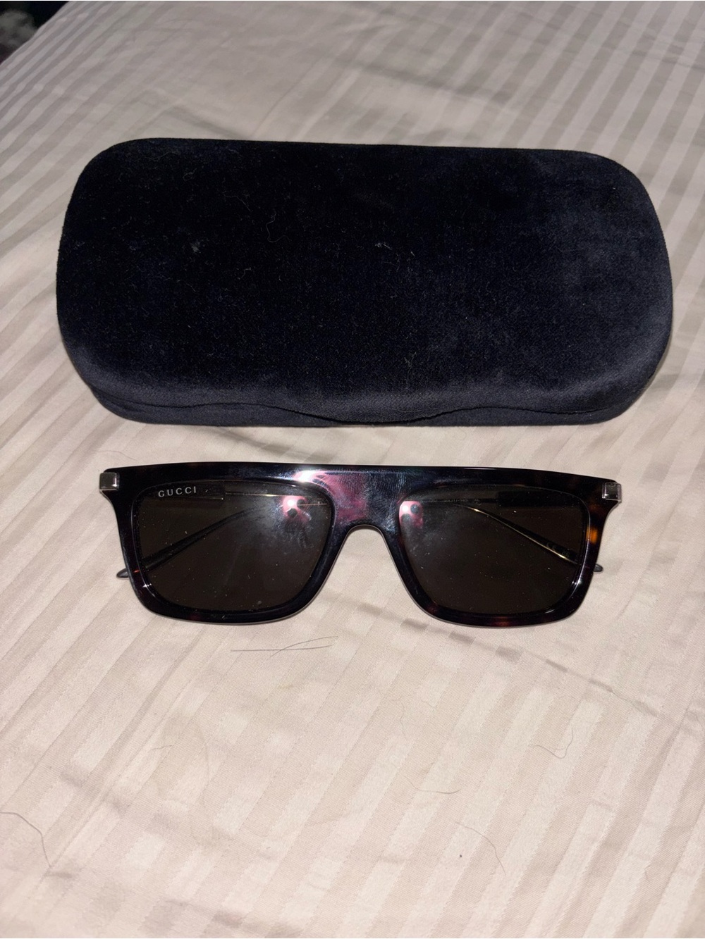 Gucci Tortoiseshell Rectangular Sunglasses with Dark Lenses